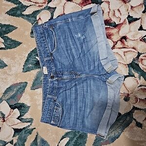 Gap size 18/34 shorts slight distressed denim shorts